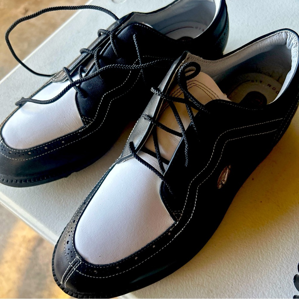 Women’s Nike brand golf shoes Size 8